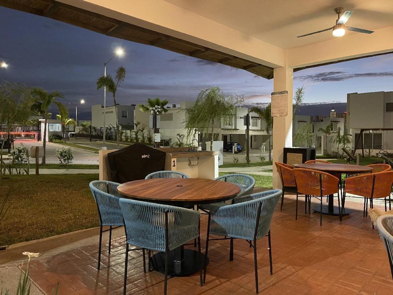 Holiday home New-promo-family-pool-gated-sleeps 10-near